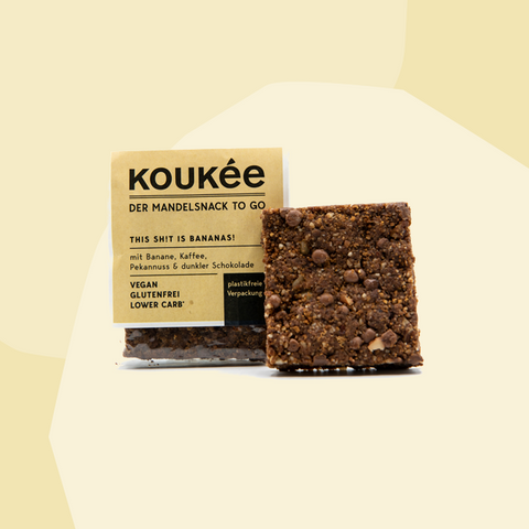 Koukee This hit is Bananas Mandelsnack to go mit Bananen Feinkost Delikatessen Online Shop Manufakturen Köln Geschenke Feinkostladen vegan nachhaltig gesund